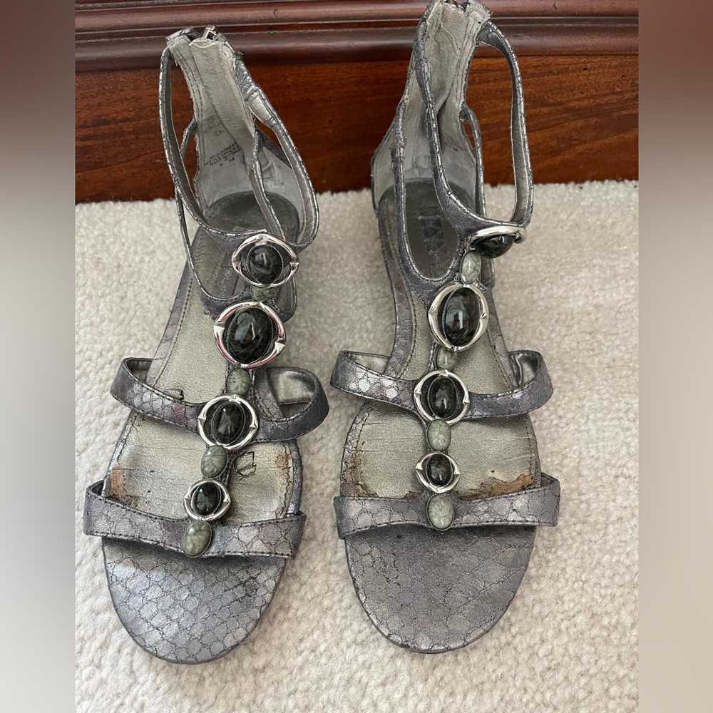 Bandolino zippered jeweled shoes